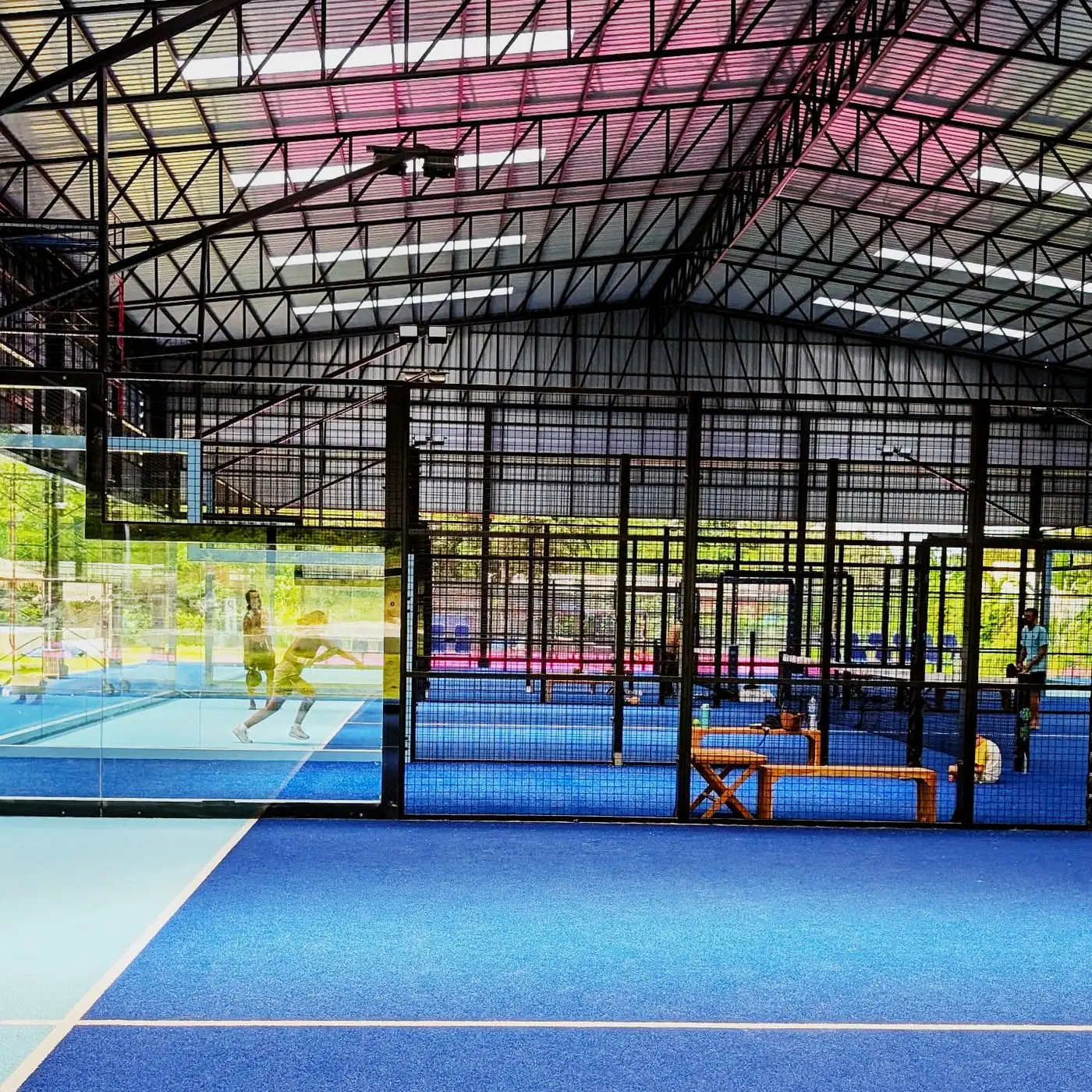 Five professional padel courts under cover at Padel Tropical Koh Samui